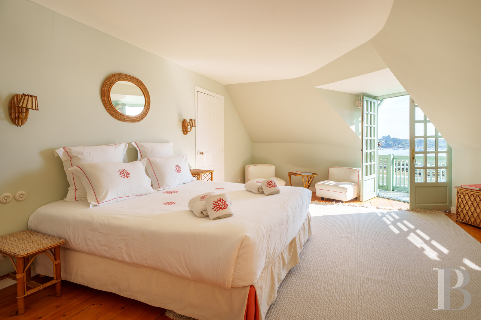 À Arradon, dans le golfe du Morbihan, une île privée de douze hectares et ses deux maisons - photo  n°20